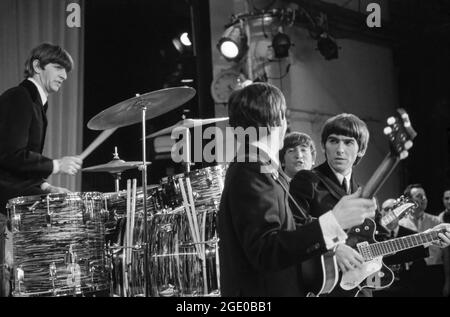 Die Beatles treten 1964 in den Vereinigten Staaten auf der Ed Sullivan Show auf. Stockfoto