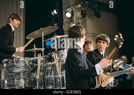 Die Beatles treten 1964 in den Vereinigten Staaten auf der Ed Sullivan Show auf. Stockfoto