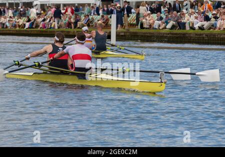 Henley Royal Regatta, 15. August 2021 . Final Day - . .McCarthy & P. O'Donovan, Skibbereen Rowing Club und University College, Cork, Irland (401) schlugen S.W. Townsend & C.P. Cousins, Reading University und Leander Club (402) bis zum Ziel im Finale und nehmen die ( mens ) Double Sculls Challenge Cup Credit Gary Blake/Alamy Live News Stockfoto