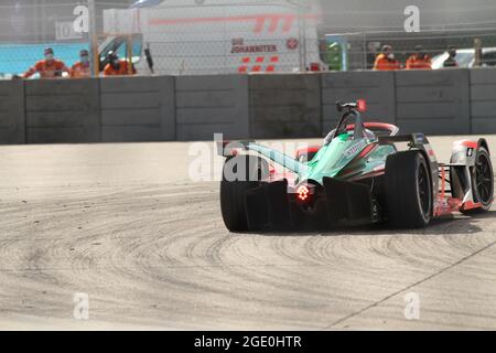 Berlin, Deutschland. August 2021. Berlin-Tempelhof: Die letzten beiden Rennen der diesjährigen Formel-E-Saison finden auf dem Asphalt am Flughafen Tempelhof statt; es ist das Finale für den WM-Titel. (Foto: Simone Kuhlmey/Pacific Press) Quelle: Pacific Press Media Production Corp./Alamy Live News Stockfoto