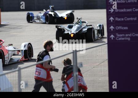 Berlin, Deutschland. August 2021. Berlin-Tempelhof: Die letzten beiden Rennen der diesjährigen Formel-E-Saison finden auf dem Asphalt am Flughafen Tempelhof statt; es ist das Finale für den WM-Titel. (Foto: Simone Kuhlmey/Pacific Press) Quelle: Pacific Press Media Production Corp./Alamy Live News Stockfoto