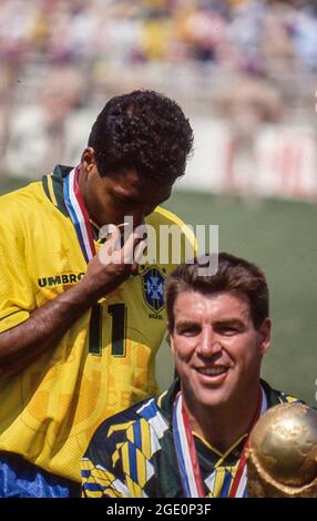 Romario und Zetti aus Brasilien nach dem Finale der FIFA Fußball-Weltmeisterschaft 1994 Stockfoto