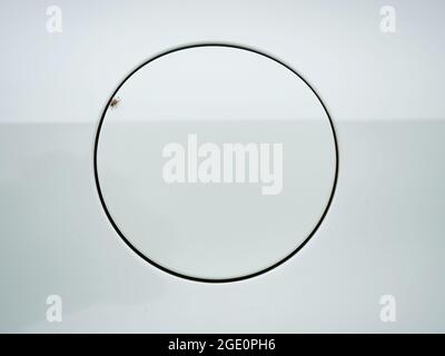 Fly Sit close up of a closed Benziner Cap Cover on a modern white car Stockfoto