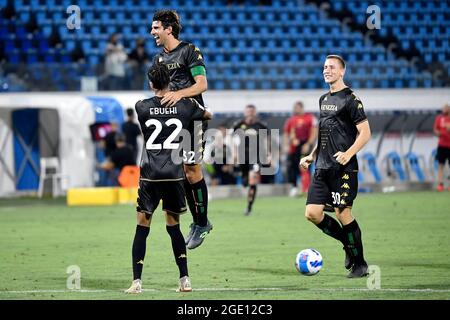 Ferrara, Italien. Januar 2016. Die Spieler von Venedig feiern den Sieg am Ende des Fußballspiels zwischen dem FC Venezia und Frosinone Calcio im Stadion Paolo Mazza in Ferrara (Italien) am 15. August 2021. Foto Andrea Staccioli/Insidefoto Kredit: Insidefoto srl/Alamy Live News Stockfoto