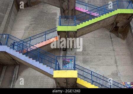 Die Augusta-Treppe auf der Victoria Promenade führt hinunter zum Strand von Ramsgate Main Sands, Kent England, Großbritannien Stockfoto