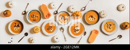 Kürbiscremesuppe mit Sauerrahm, Samen, Routons Stockfoto