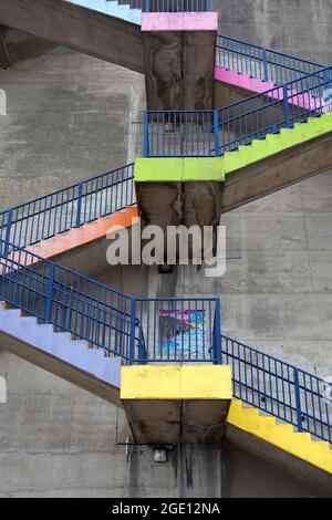 Die Augusta-Treppe auf der Victoria Promenade führt hinunter zum Strand von Ramsgate Main Sands, Kent England, Großbritannien Stockfoto