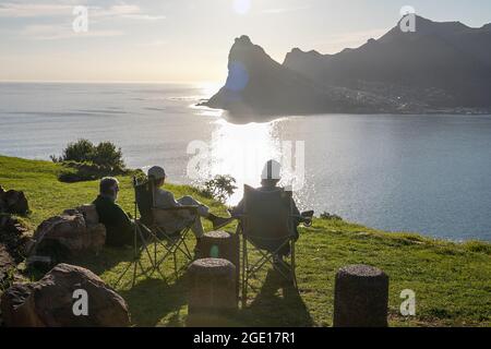 Kapstadt, Südafrika. August 2021. Am 15. August 2021 genießen die Menschen ihre Zeit am Chapman's Peak Drive in Kapstadt, Südafrika. Quelle: Lyu Tianran/Xinhua/Alamy Live News Stockfoto