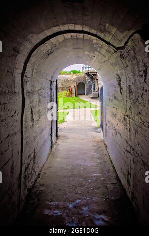 Das Fort Gaines Munitionsmagazin ist abgebildet und blickt auf Battery Stanton, 12. August 2021, in Dauphin Island, Alabama. Stockfoto