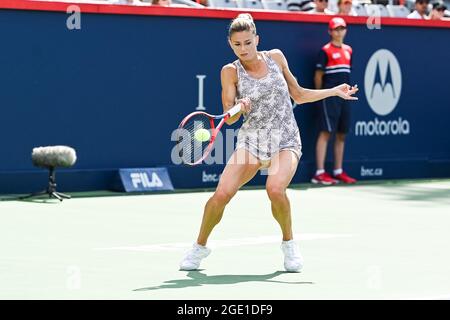 15. August 2021: Camila Giorgi (ITA) gibt den Ball beim Finale der WTA National Bank Open im IGA Stadium in Montreal, Quebec, zurück. David Kirouac/CSM Stockfoto