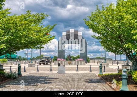 Der Eingang zur Robey W. Estes Plaza am National D-Day Memorial in Bedford, Virginia. Stockfoto