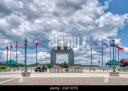 Der Eingang zur Robey W. Estes Plaza am National D-Day Memorial in Bedford, Virginia. Stockfoto