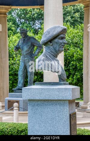 Büste des Feldmarschalls Montgomery durch den Pavillon des Obersten Befehlshabers im Richard S. Reynolds Sr. Garden am National D-Day Memorial in Bedford, VI Stockfoto