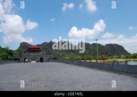 König Kaiser Dinh Tien Hoang Tempel und Nhat Tru Pagode von Hoa Lu alte Hauptstadt für vietnamesen und foriegn Reisende reisen besuchen Respect pra Stockfoto