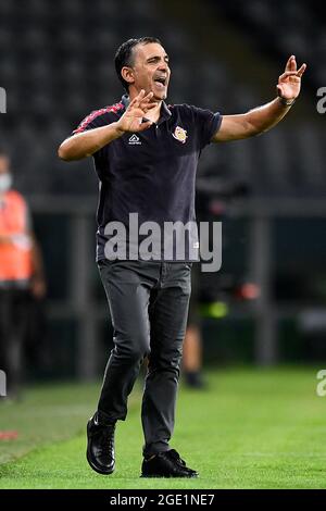 Turin, Italien. 15. August 2021. Fabio Pecchia, Cheftrainer der US-Cremonesen, reagiert während des Fußballspiels von Coppa Italia zwischen dem FC Turin und dem US-Cremonesen. Kredit: Nicolò Campo/Alamy Live Nachrichten Stockfoto