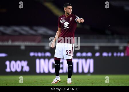 Turin, Italien. 15. August 2021. Rolando Mandragora vom FC Turin zeigt sich während des Fußballspiels von Coppa Italia zwischen dem FC Turin und dem US Cremonese. Kredit: Nicolò Campo/Alamy Live Nachrichten Stockfoto