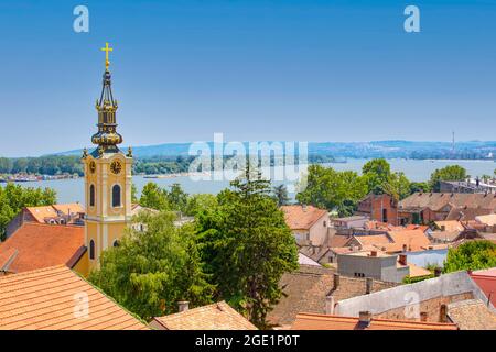 Panoramablick auf Zemun, mit Kirchturm in Belgrad, Serbien Stockfoto