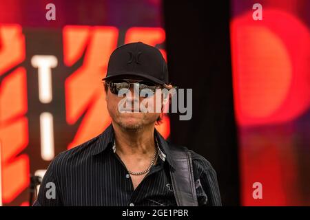 Edmonton, Kanada. August 2021. Wayne Parker von Glass Tiger tritt beim Edmonton Rock Fest im Rahmen der Together Again Outdoor Festival-Reihe auf dem Northlands Exhibition Grounds in Edmonton auf. Together Again YEG Festival ist eine Reihe von Konzerten im August und September in Edmonton. Kredit: SOPA Images Limited/Alamy Live Nachrichten Stockfoto