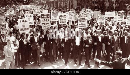 Marsch gegen den Bürgerrechtsprotest von Washington, angeführt von Martin Luther King, Jr., und anderen Bürgerrechtsführern am 28. August 1963 in Washington, D.C. (USA) Stockfoto