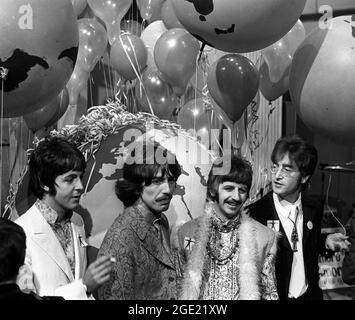 Datei-Foto vom 24/06/67 der Beatles (L-R) Paul McCartney, George Harrison, Ringo Starr und John Lennon bei den Proben für ihren Auftritt in der internationalen Fernsehsendung „Our World“ in den EMI Studios, St. John's Wood, London. Eine klassische Statue, die in einer historischen Aufführung der Beatles zu sehen ist, wird am Samstag, dem 28. August, bei einer Auktion in Liverpool zum Verkauf angeboten. Ausgabedatum: Montag, 16. August 2021. Stockfoto