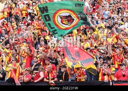 Fans während der französischen Meisterschaft Ligue 1 Fußballspiel zwischen RC Lens und AS Saint-Etienne am 15. August 2021 im Bollaert-Delelis Stadion in Lens, Frankreich - Foto Laurent Sanson / LS Medianord / DPPI Stockfoto