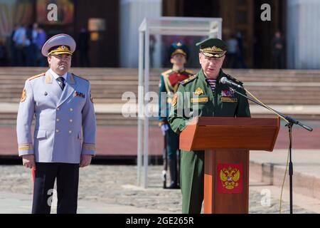 Moskau, Russland. Mai 2018. General Viktor Zolotov, Direktor der russischen Garde während der Veranstaltung.im Victory Park in Poklonnaya Gora, Direktor des Föderalen Dienstes der Nationalgarde der Russischen Föderation, General Viktor Zolotov, startete die Motor-Rallye "Memory Watch. Söhne des Großen Sieges“. (Foto von Mihail Siergiejevicz/SOPA IMAG/Sipa USA) Quelle: SIPA USA/Alamy Live News Stockfoto