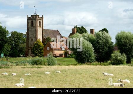 Blick auf die Holy Trinity Church, Long Itchington, Warwickshire, England, Großbritannien Stockfoto