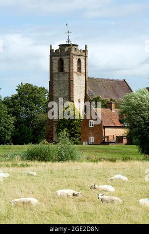 Blick auf die Holy Trinity Church, Long Itchington, Warwickshire, England, Großbritannien Stockfoto