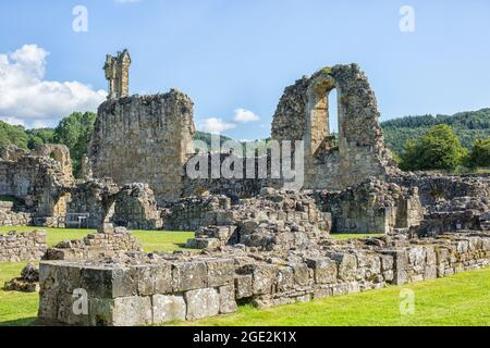 Außenansicht der Ruinen der Zisterzienserabtei Byland, Ryedale, North Yorkshire, England Stockfoto