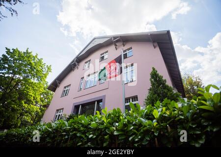 Berlin, Deutschland. August 2021. Die Botschaft der Islamischen Republik Afghanistan in Berlin-Grunewald. Quelle: Christoph Soeder/dpa/Alamy Live News Stockfoto