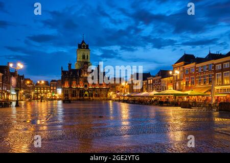 Delfter Marktplatz Markt am Abend. Delfth, Niederlande Stockfoto