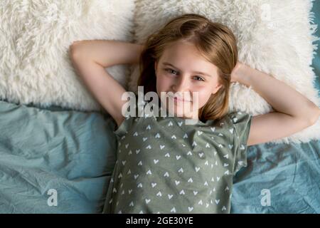 Portrait von Mädchen im Vorbau Stockfoto