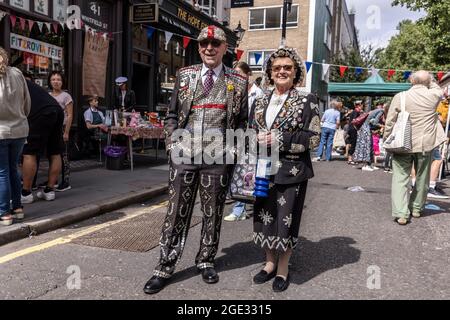 Pollocks Toy Museum Fitzrovia Fête Workshops, Performances und Theateraufführungen rund um das Museum in der Whitfield Street und der Scala Street, Central London, Großbritannien Stockfoto