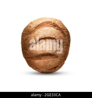 Ein Laib köstlichen braunen Brotes, gebacken mit Liebe zu Hause oder in einer Bäckerei, ist isoliert auf einem weißen Hintergrund mit einer schönen strukturierten Kruste. Gesund Fr. Stockfoto
