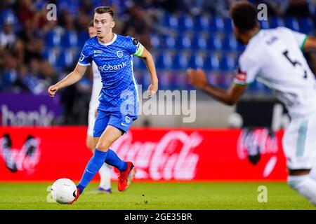 GENK, BELGIEN - 14. AUGUST: Bryan Heynen von KRC Genk kontrolliert den Ball während des Jupiler Pro League-Spiels zwischen KRC Genk und OH Leuven in der Luminus Arena am 14. August 2021 in Genk, Belgien (Foto: Joris Verwijst/Orange Picts) Stockfoto