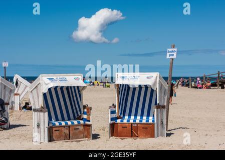 Strandleben im Sommer in Sankt Peter-Ording an der Schleswig-Holsteinischen Nordseeküste Stockfoto