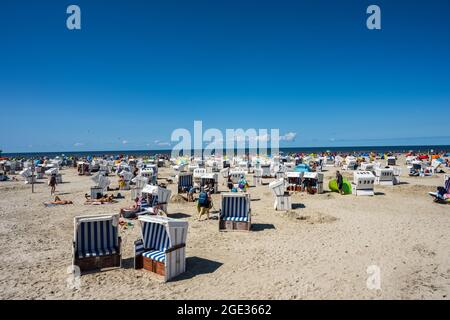 Strandleben im Sommer in Sankt Peter-Ording an der Schleswig-Holsteinischen Nordseeküste Stockfoto