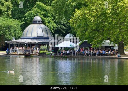 Lakeside Pavillon Cafe, Victoria Park See, East London, Vereinigtes Königreich Stockfoto