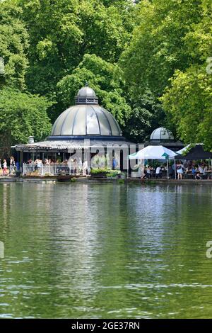 Lakeside Pavillon Cafe, Victoria Park See, East London, Vereinigtes Königreich Stockfoto