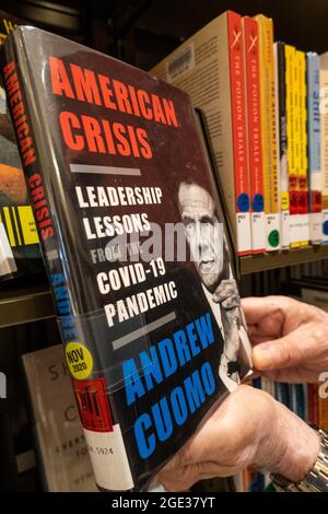 Der Gouverneur von New York, Andrew Cuomo, schrieb ein Buch mit Lehren aus der COVID-19-Pandemie in den USA Stockfoto