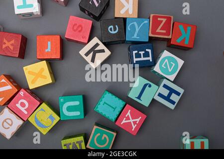 Buchstaben Holzwürfel blockieren Symbole Stockfoto