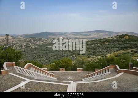 Panoramablick auf die Landschaft um Aliano, einer Altstadt in der Region Basilicata, Italien. Stockfoto