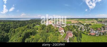 Luftaufnahme auf das Kloster Andechs und den Ammersee im Sommer Stockfoto