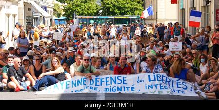 Gesundheitlicher Protest von Covid gegen Sanitaty Pass und gegen die obligatorische Impfung (Covid 19). Laval (Mayenne, Loire-Land, Frankreich), 14. august 2021. Stockfoto