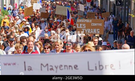 Gesundheitlicher Protest von Covid gegen Sanitaty Pass und gegen die obligatorische Impfung. Laval (Mayenne, Loire-Land, Frankreich), 14. august 2021. Stockfoto