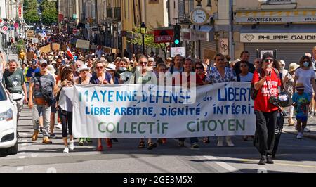 Gesundheitlicher Protest von Covid gegen Sanitaty Pass und gegen die obligatorische Impfung. Laval (Mayenne, Loire-Land, Frankreich), 14. august 2021. Stockfoto