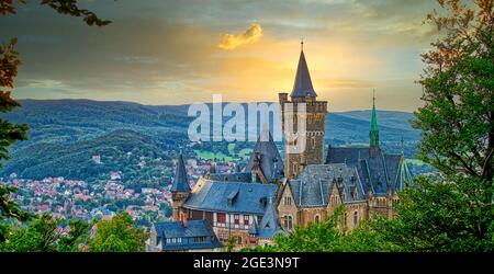 Schloss Wernigerode® bei Sonnenuntergang im harz Stockfoto