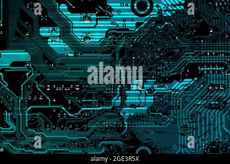 Dunkler Hintergrund der Silhouetten der Computer-Motherboards für die Gestaltung der IT-Website des Unternehmens. Leiterplatte. Elektronischer Computer hardwa Stockfoto