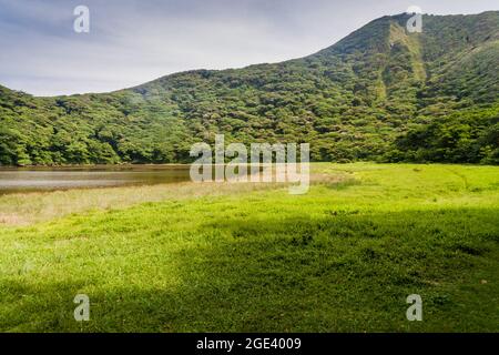 See in einem Krater des Vulkans Maderas auf der Insel Ometepe, Nicaragua Stockfoto