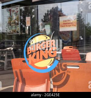 Das Burger King-Symbol auf den Schaufenstern Stockfoto